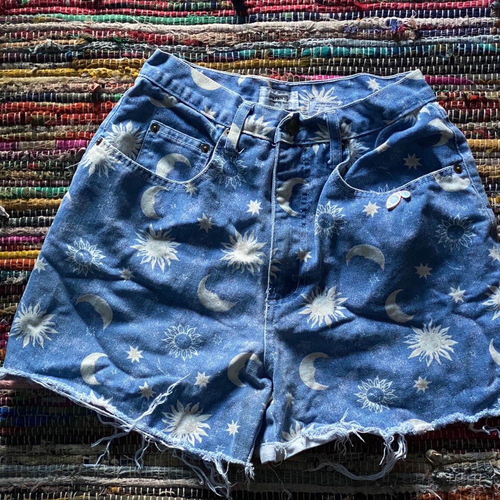 Celestial Designed High Waisted Shorts